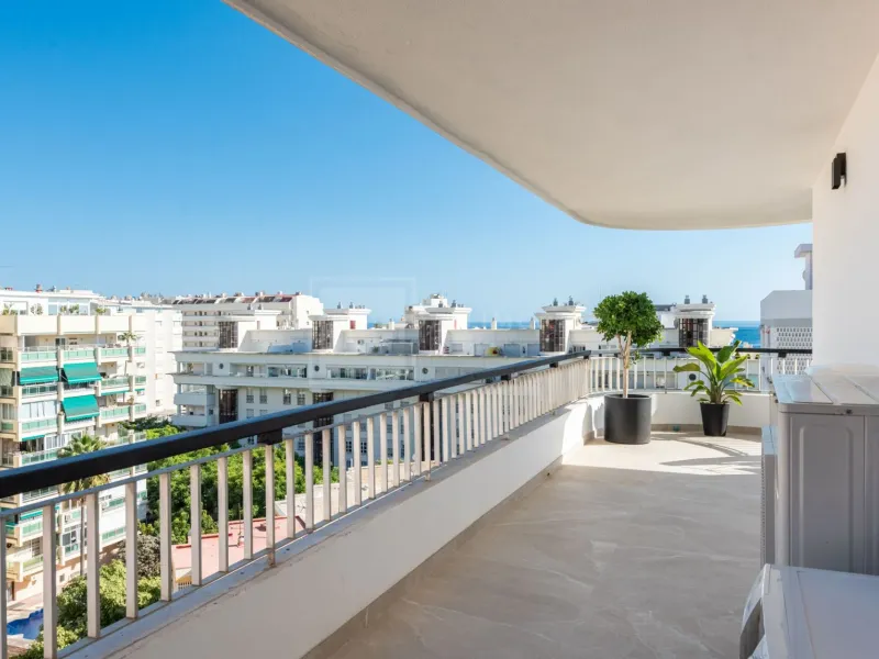 FULLY REFURBISHED 3-BEDROOM PENTHOUSE LOCATED IN MARBELLA CENTRO