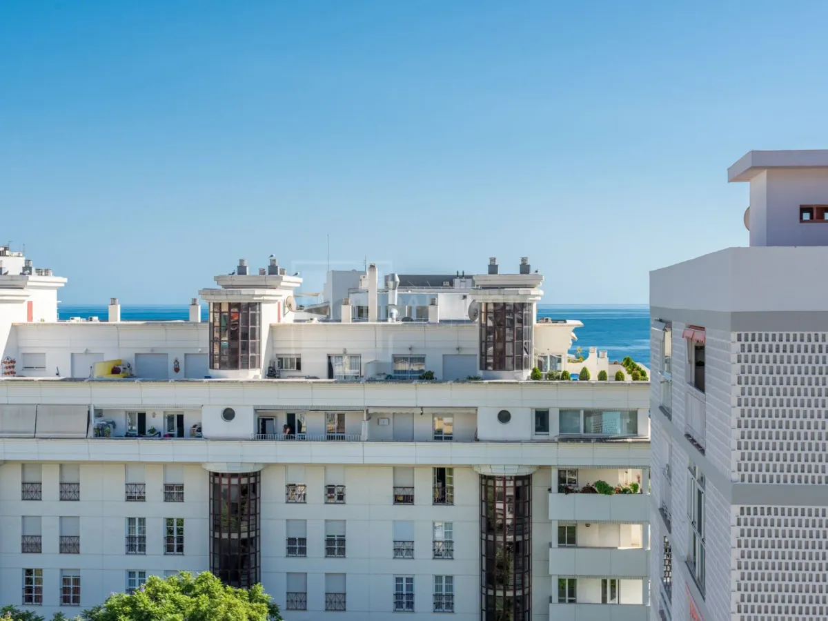 FULLY REFURBISHED 3-BEDROOM PENTHOUSE LOCATED IN MARBELLA CENTRO