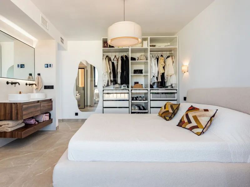 FULLY REFURBISHED 3-BEDROOM PENTHOUSE LOCATED IN MARBELLA CENTRO