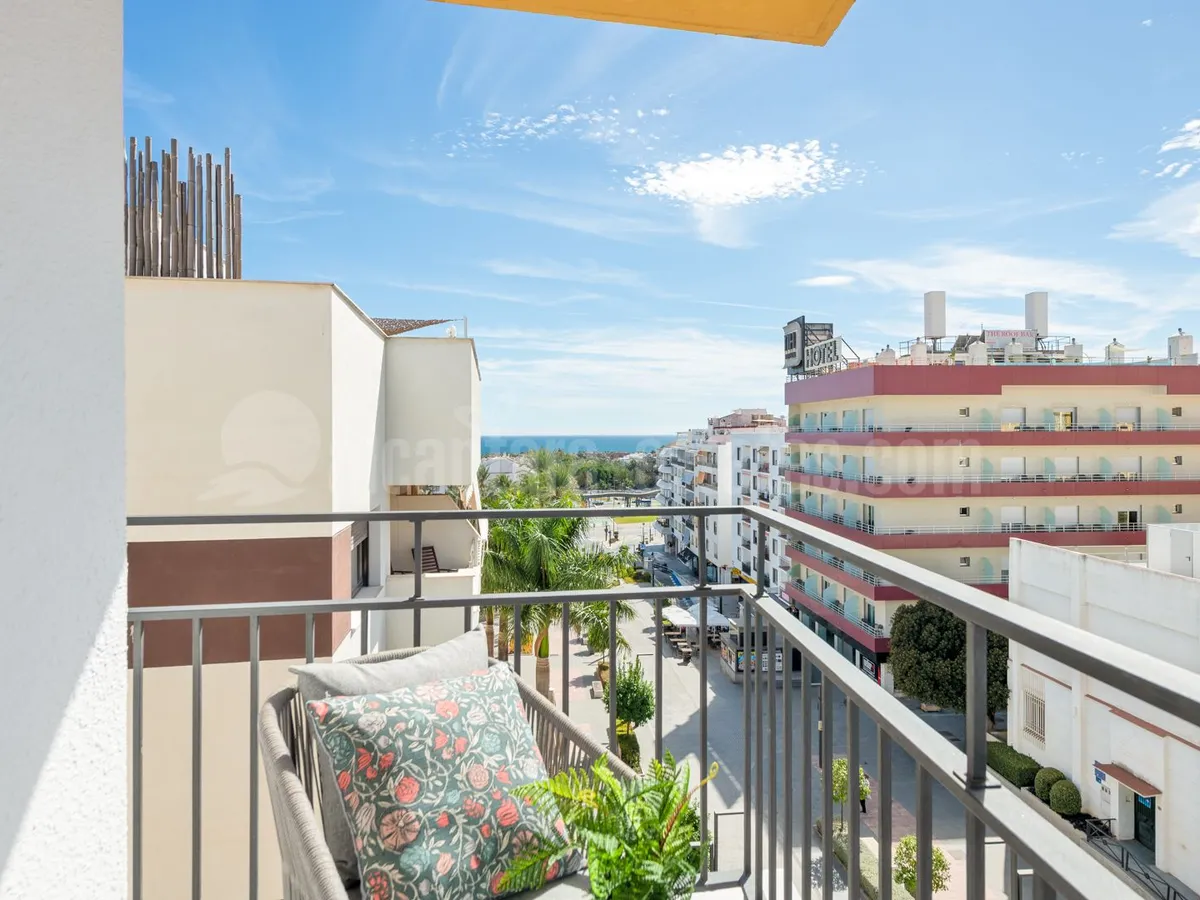 Fully renovated penthouse apartment with fantastic sea views in centre of San Pedro de Alcantara