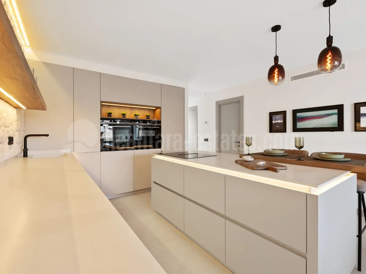 Fully renovated penthouse apartment with fantastic sea views in centre of San Pedro de Alcantara