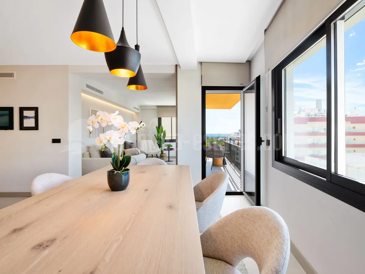 Fully renovated penthouse apartment with fantastic sea views in centre of San Pedro de Alcantara