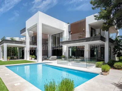 LUXURY CONTEMPORARY VILLA FOR SALE IN URB. LA PERA, NEAR PUERTO BANUS