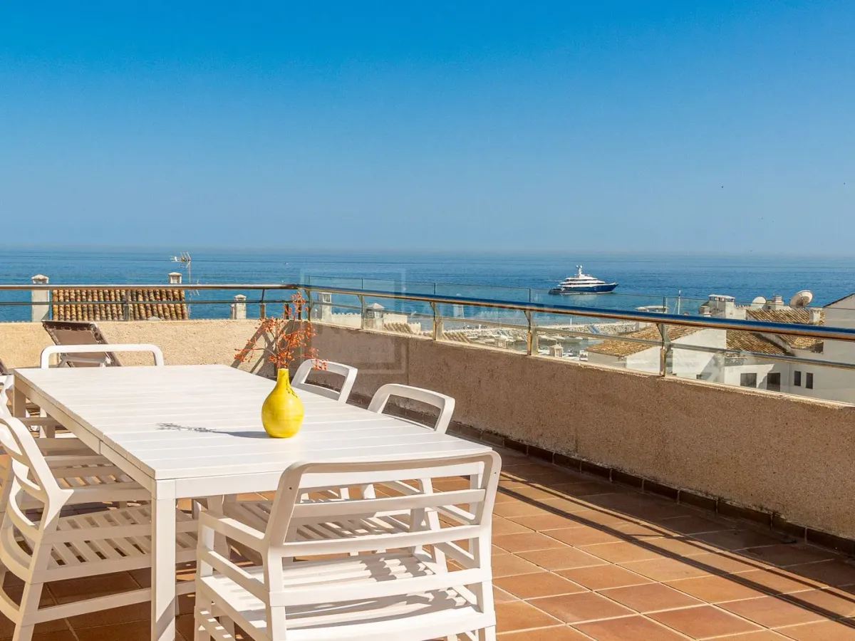 3-BEDROOM PENTHOUSE WITH SEA VIEWS IN THE HEART OF PUERTO BANUS