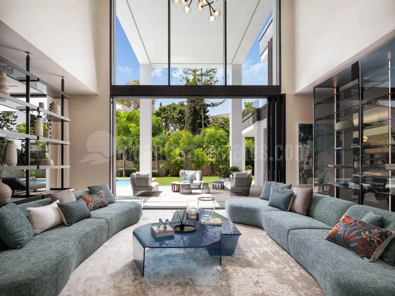 LUXURY CONTEMPORARY VILLA FOR SALE IN URB. LA PERA, NEAR PUERTO BANUS