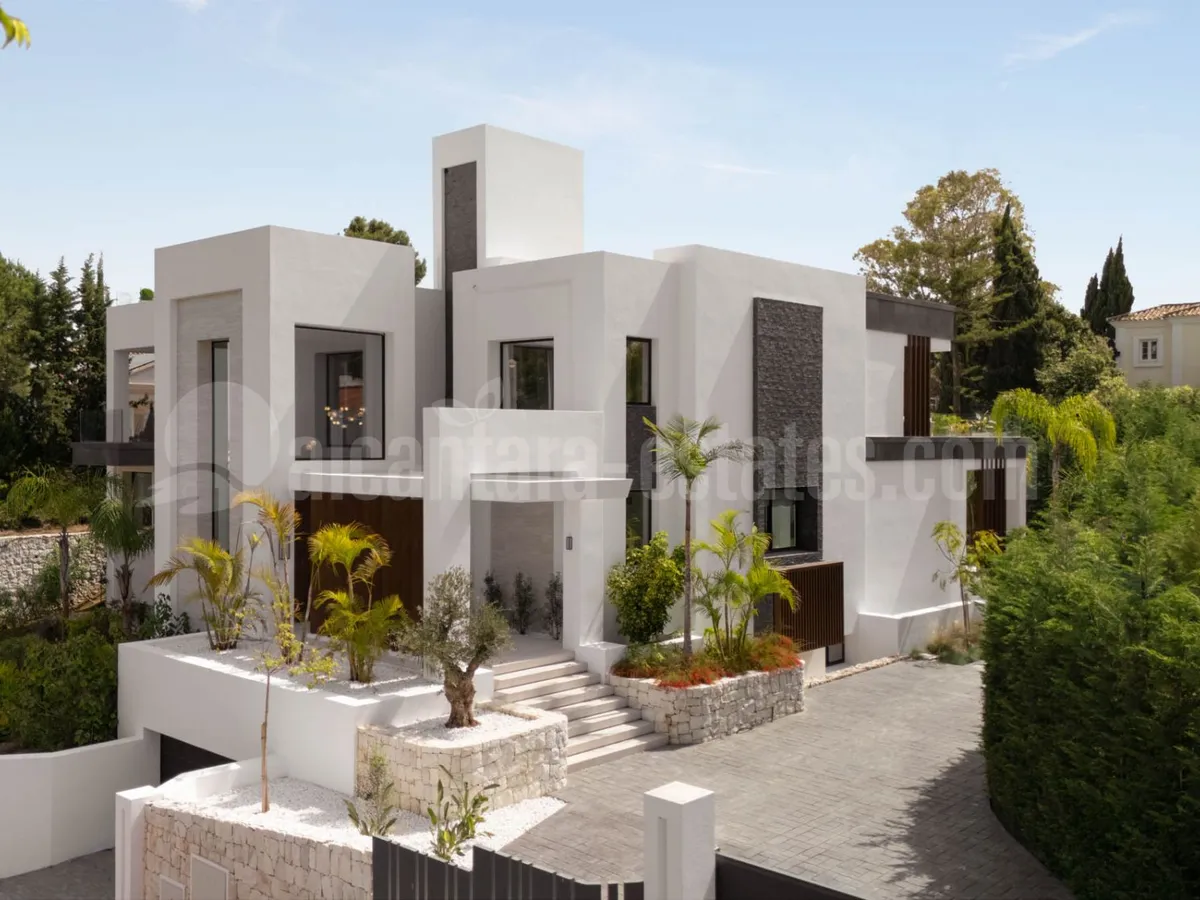 LUXURY CONTEMPORARY VILLA FOR SALE IN URB. LA PERA, NEAR PUERTO BANUS