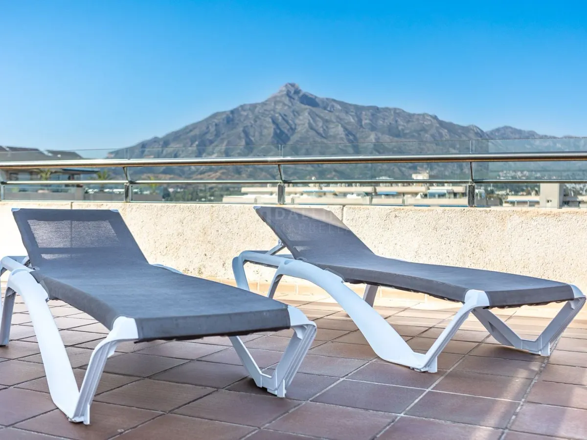 3-BEDROOM PENTHOUSE WITH SEA VIEWS IN THE HEART OF PUERTO BANUS