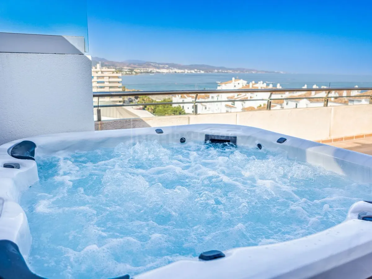 3-BEDROOM PENTHOUSE WITH SEA VIEWS IN THE HEART OF PUERTO BANUS