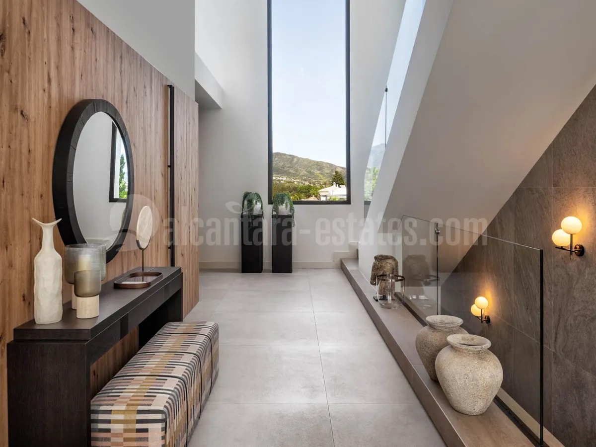 LUXURY CONTEMPORARY VILLA FOR SALE IN URB. LA PERA, NEAR PUERTO BANUS