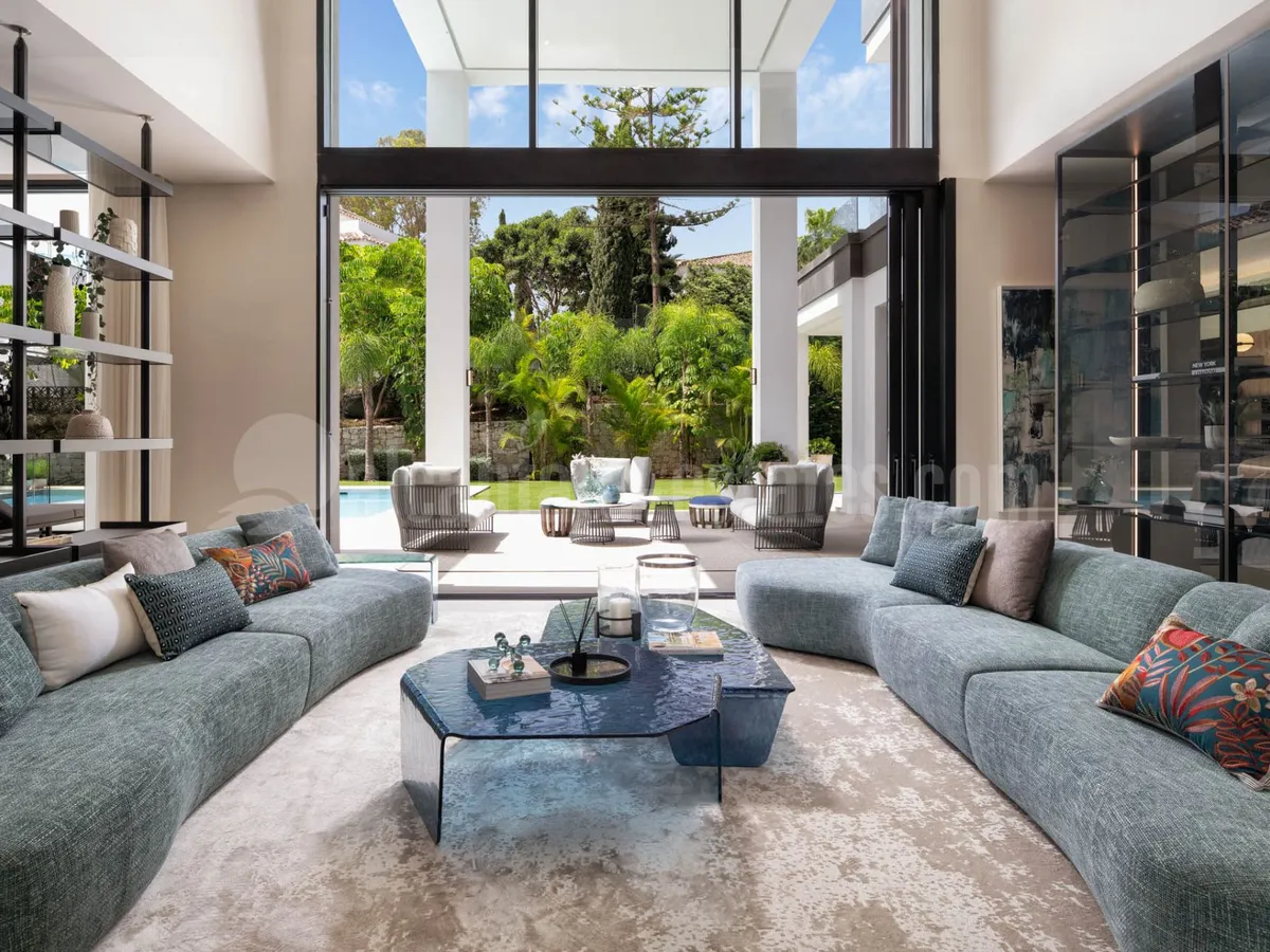 LUXURY CONTEMPORARY VILLA FOR SALE IN URB. LA PERA, NEAR PUERTO BANUS