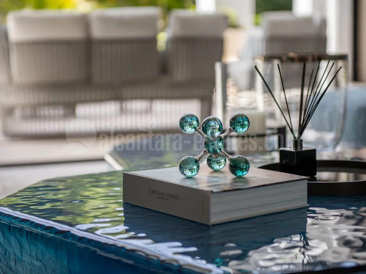 LUXURY CONTEMPORARY VILLA FOR SALE IN URB. LA PERA, NEAR PUERTO BANUS