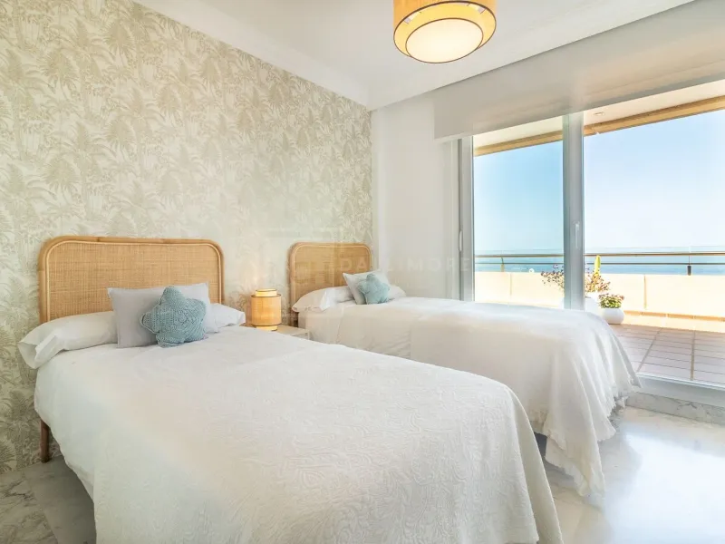 3-BEDROOM PENTHOUSE WITH SEA VIEWS IN THE HEART OF PUERTO BANUS