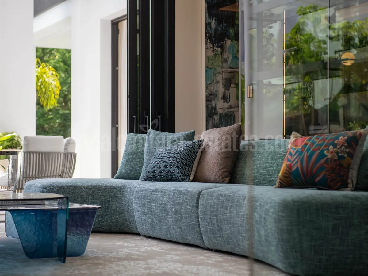 LUXURY CONTEMPORARY VILLA FOR SALE IN URB. LA PERA, NEAR PUERTO BANUS