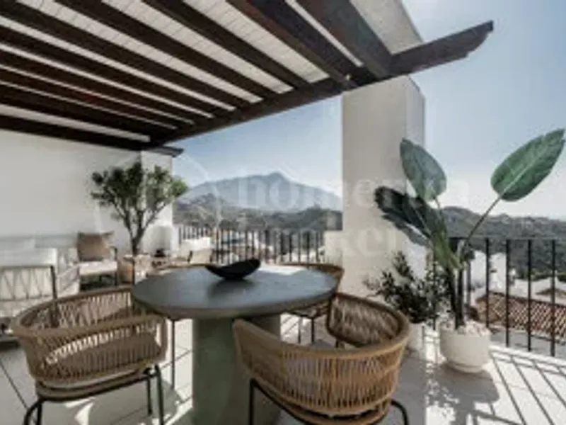 Maison Blanc - Recently Renovated Penthouse in La Quinta