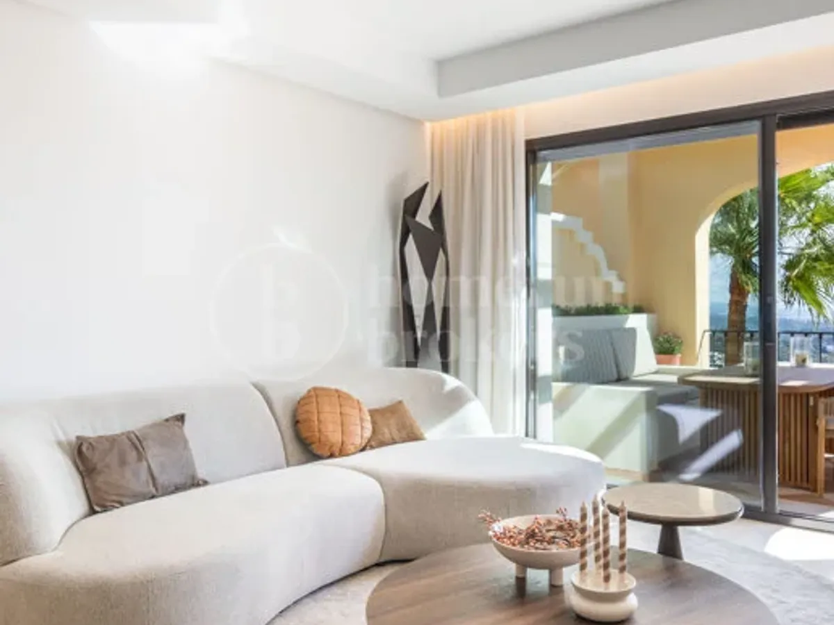 Maison Blanc - Recently Renovated Penthouse in La Quinta