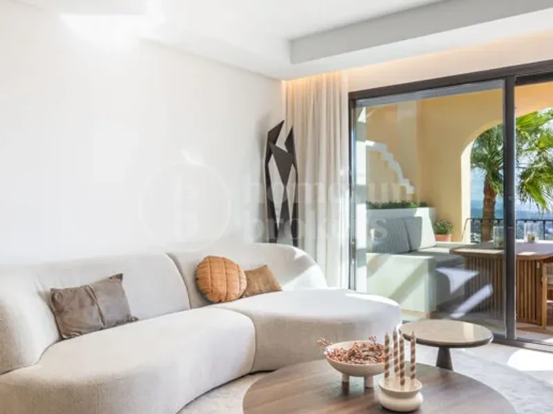 Maison Blanc - Recently Renovated Penthouse in La Quinta