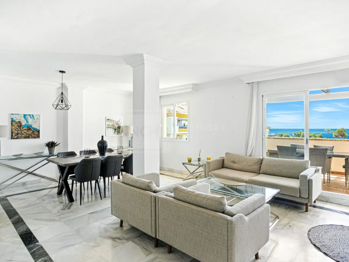 3-BEDROOM PENTHOUSE WITH SEA VIEWS IN PINOS DE NAGUELES