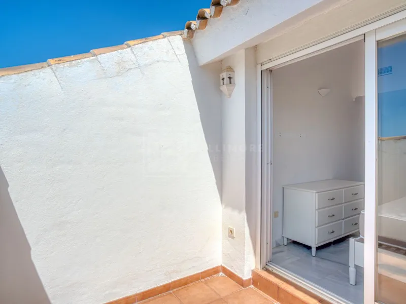 3-BEDROOM PENTHOUSE WITH SEA VIEWS IN PINOS DE NAGUELES