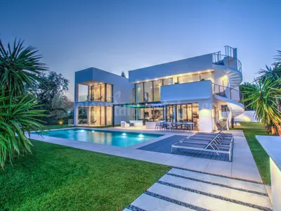 Beachside Contemporary Villa near Malibu Puerto Banus