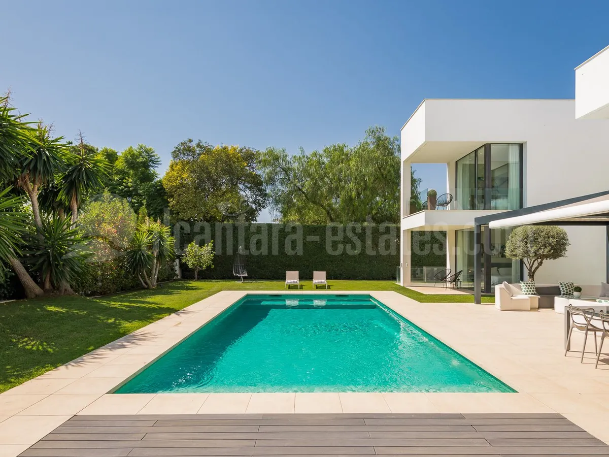 Beachside Contemporary Villa near Malibu Puerto Banus