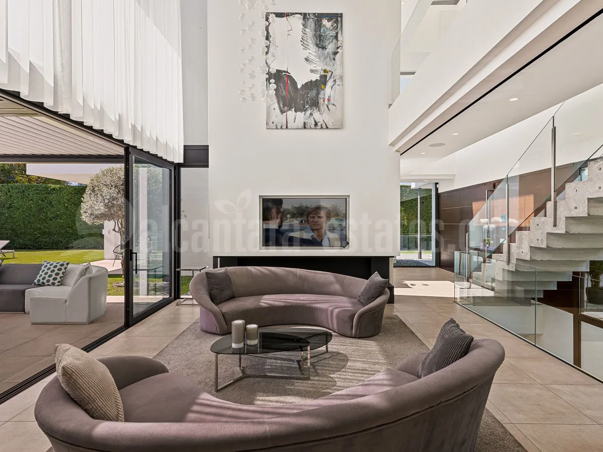 Beachside Contemporary Villa near Malibu Puerto Banus