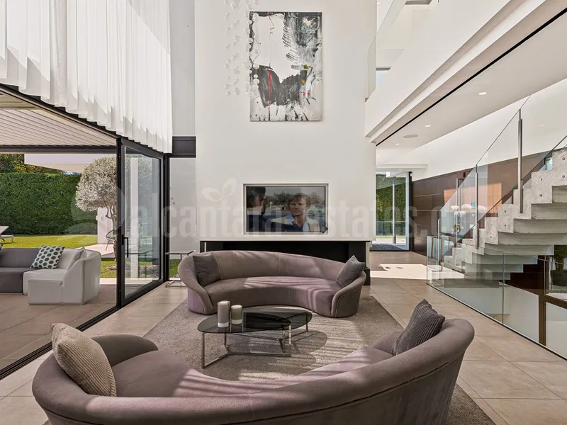 Beachside Contemporary Villa near Malibu Puerto Banus