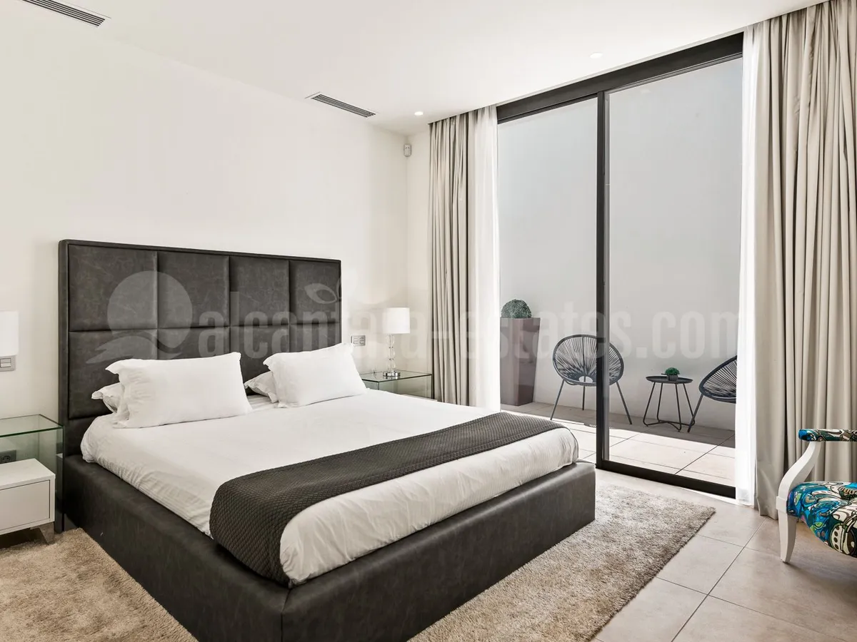 Beachside Contemporary Villa near Malibu Puerto Banus