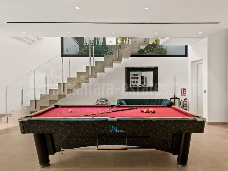 Beachside Contemporary Villa near Malibu Puerto Banus