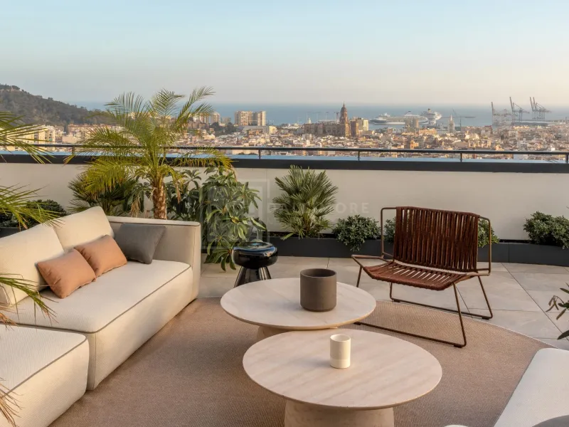 PENTHOUSE WITH VIEWS OVER MALAGA CITY ON THE 29TH FLOOR