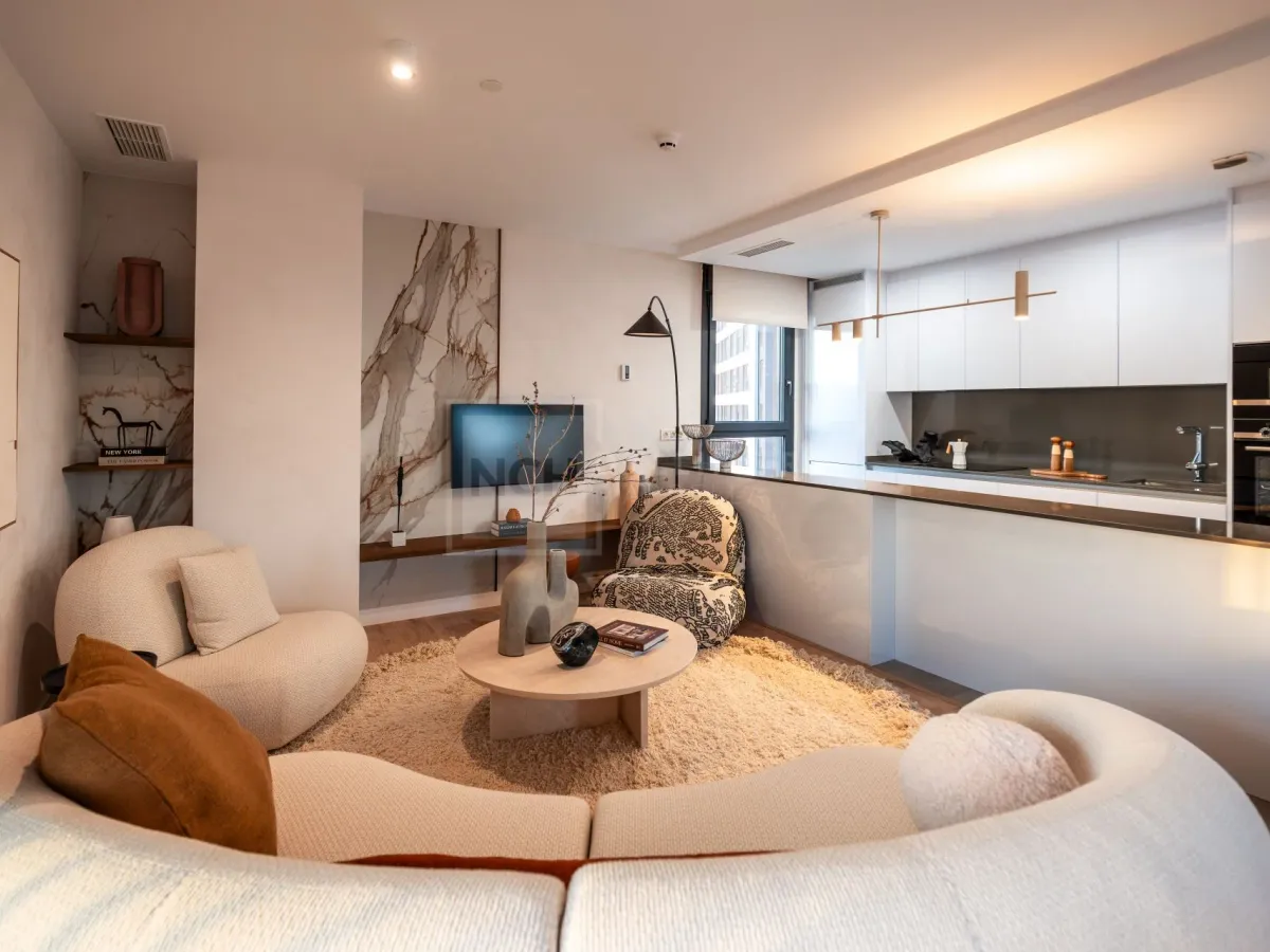 PENTHOUSE WITH VIEWS OVER MALAGA CITY ON THE 29TH FLOOR