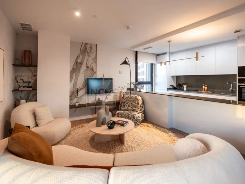 PENTHOUSE WITH VIEWS OVER MALAGA CITY ON THE 29TH FLOOR