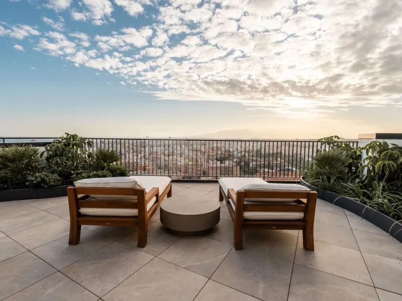 PENTHOUSE WITH VIEWS OVER MALAGA CITY ON THE 29TH FLOOR