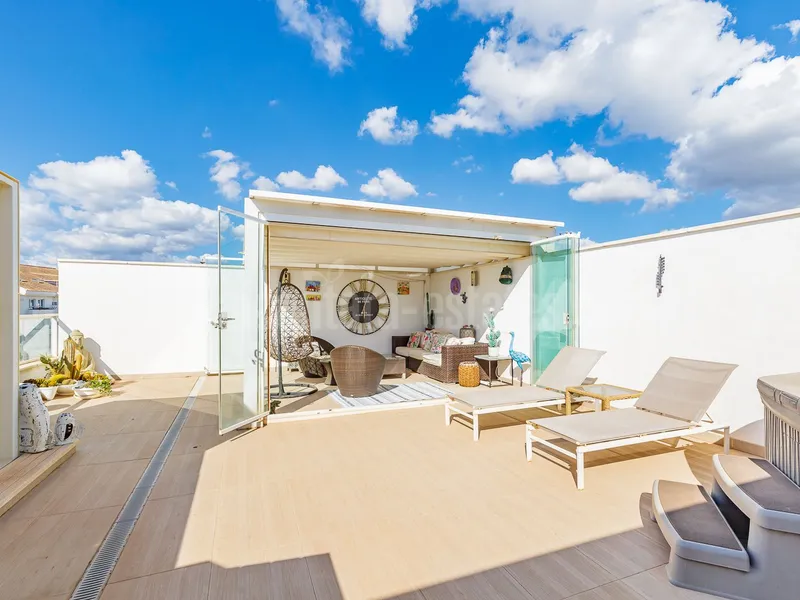 Penthouse with solarium on San Pedro Beach