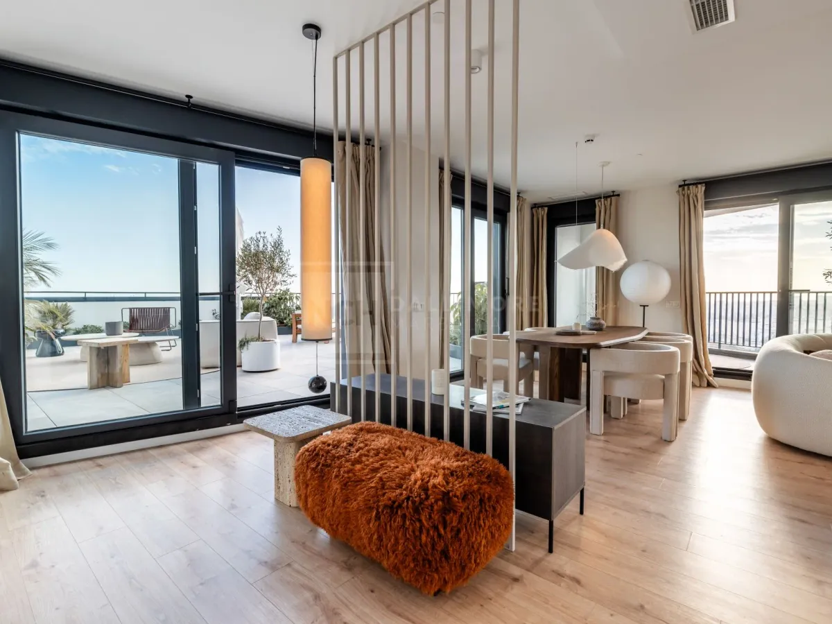 PENTHOUSE WITH VIEWS OVER MALAGA CITY ON THE 29TH FLOOR