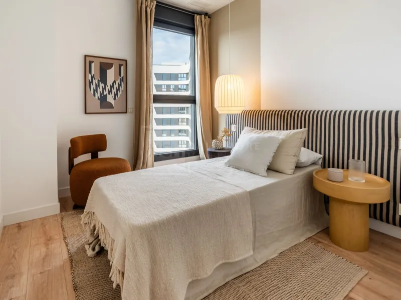 PENTHOUSE WITH VIEWS OVER MALAGA CITY ON THE 29TH FLOOR