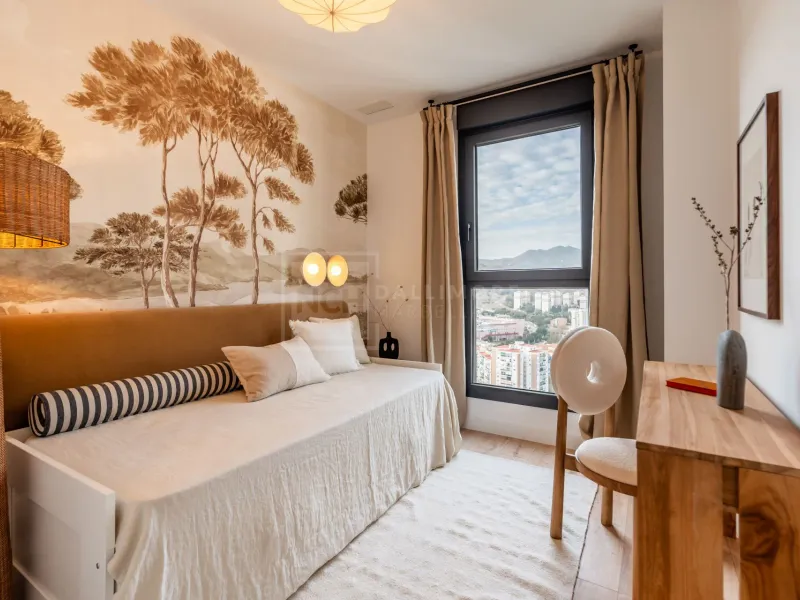 PENTHOUSE WITH VIEWS OVER MALAGA CITY ON THE 29TH FLOOR