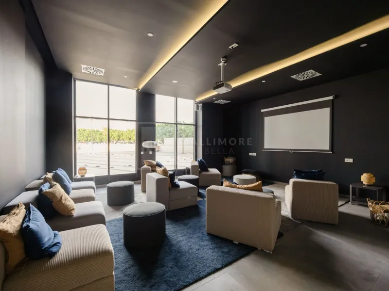 PENTHOUSE WITH VIEWS OVER MALAGA CITY ON THE 29TH FLOOR