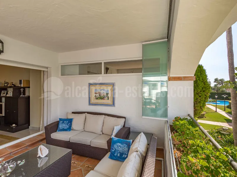 South west facing first floor apartment in La Rada, frontline San Pedro Beach