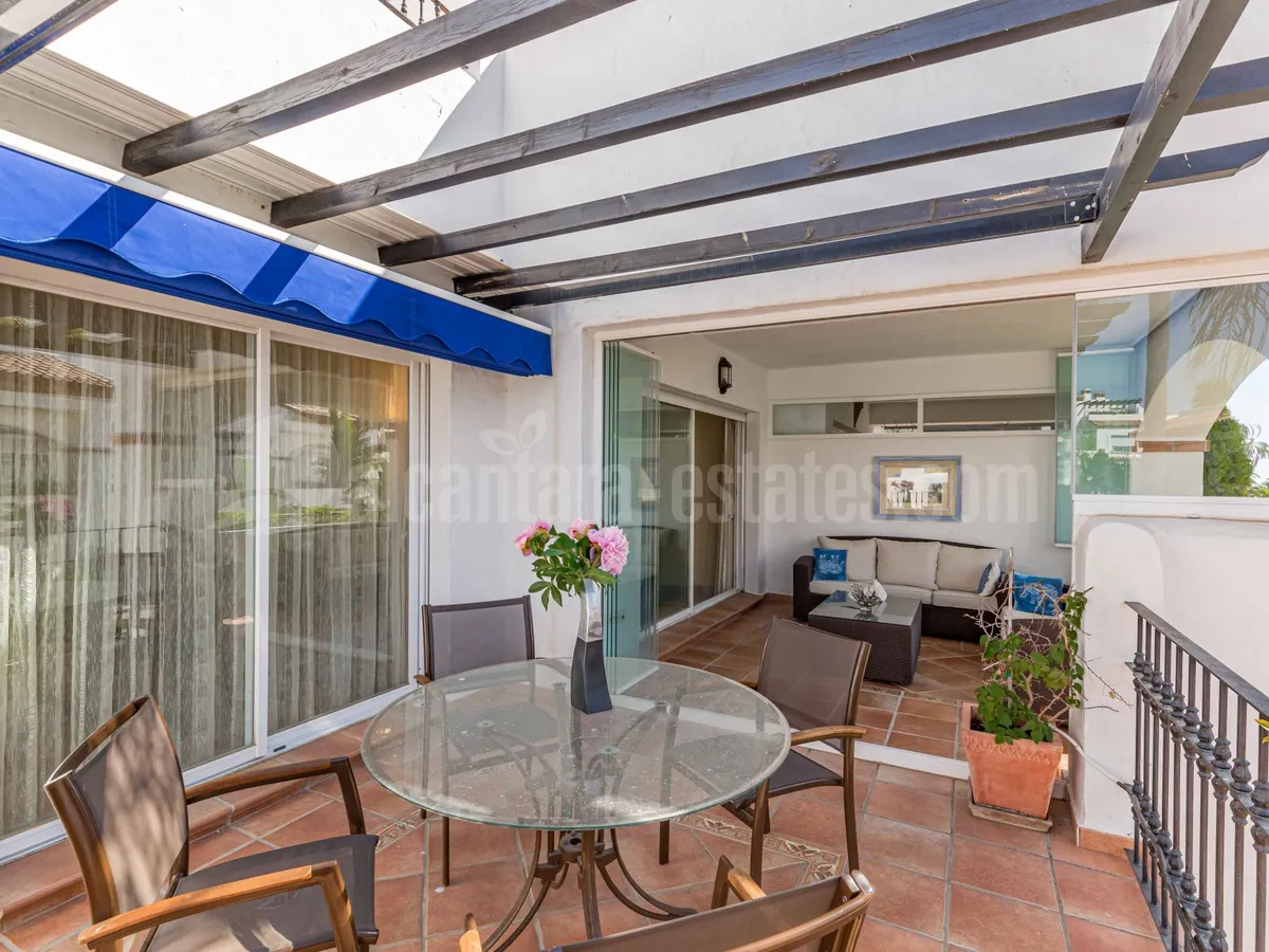 South west facing first floor apartment in La Rada, frontline San Pedro Beach