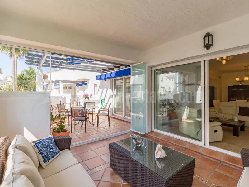 South west facing first floor apartment in La Rada, frontline San Pedro Beach