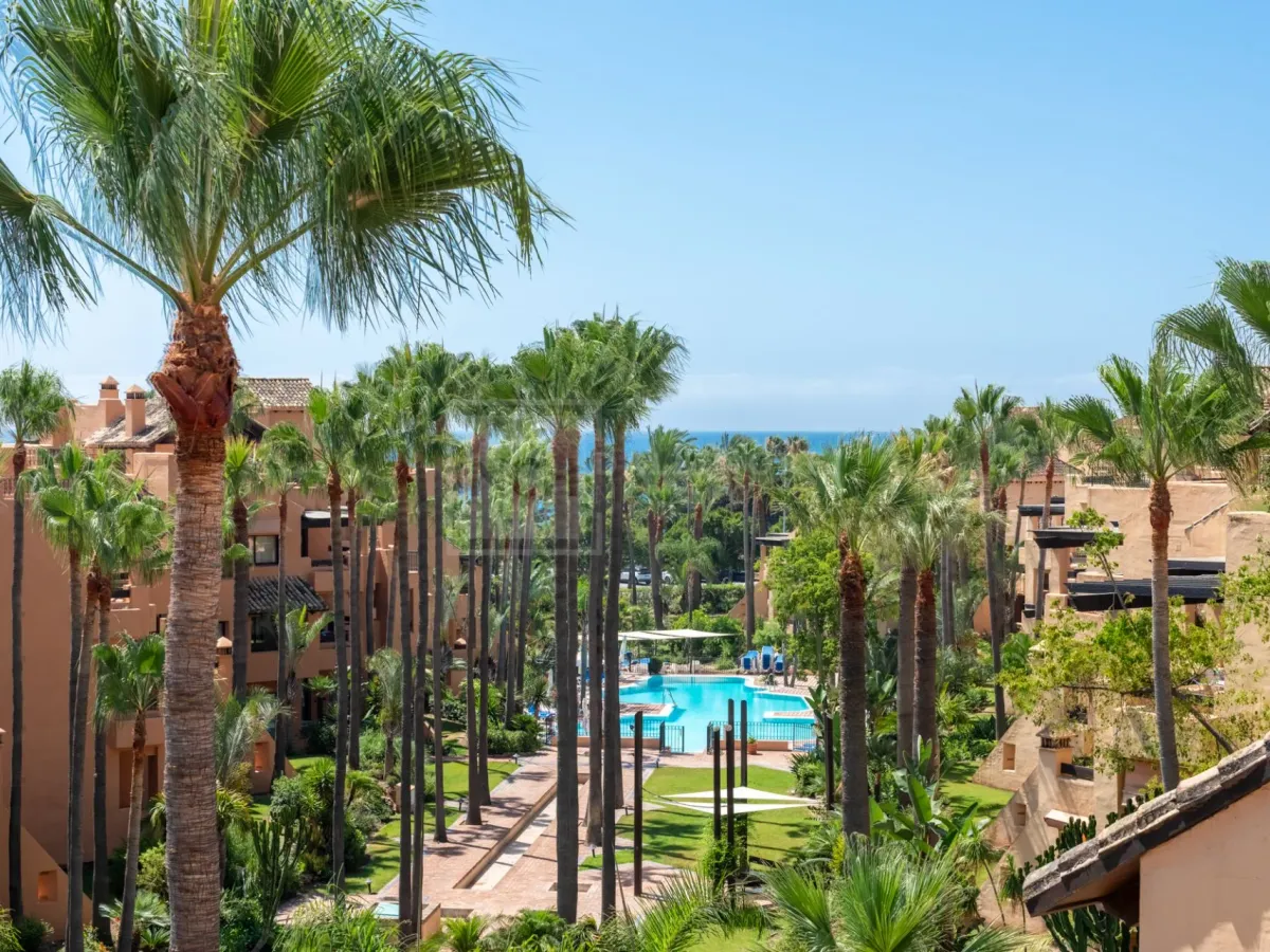 BEACH SIDE PENTHOUSE IN SAN PEDRO DE ALCANTARA