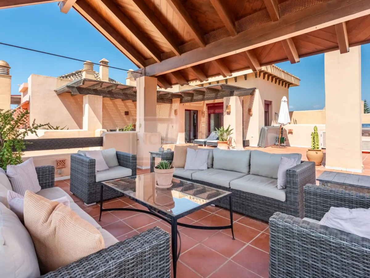 BEACH SIDE PENTHOUSE IN SAN PEDRO DE ALCANTARA