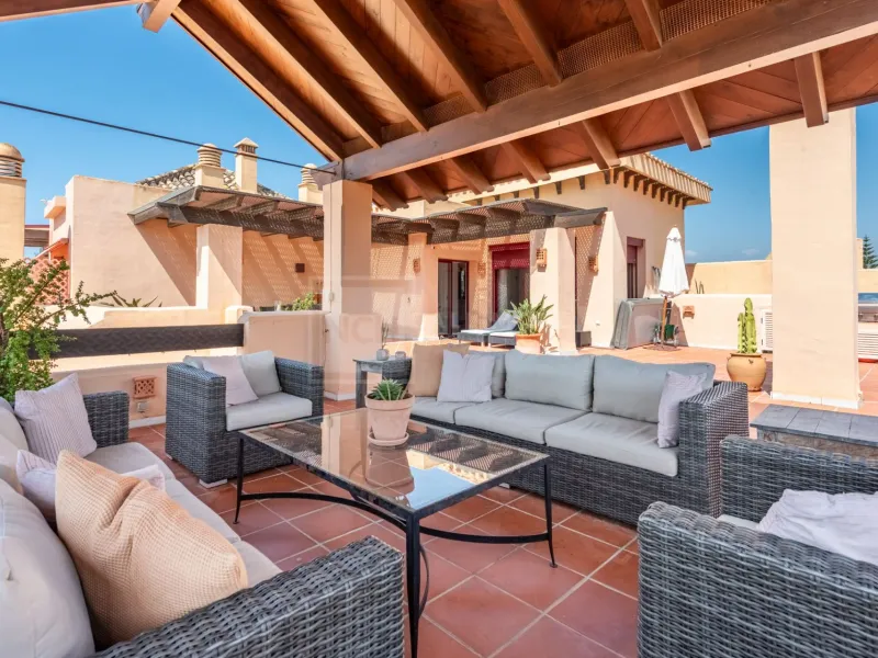 BEACH SIDE PENTHOUSE IN SAN PEDRO DE ALCANTARA