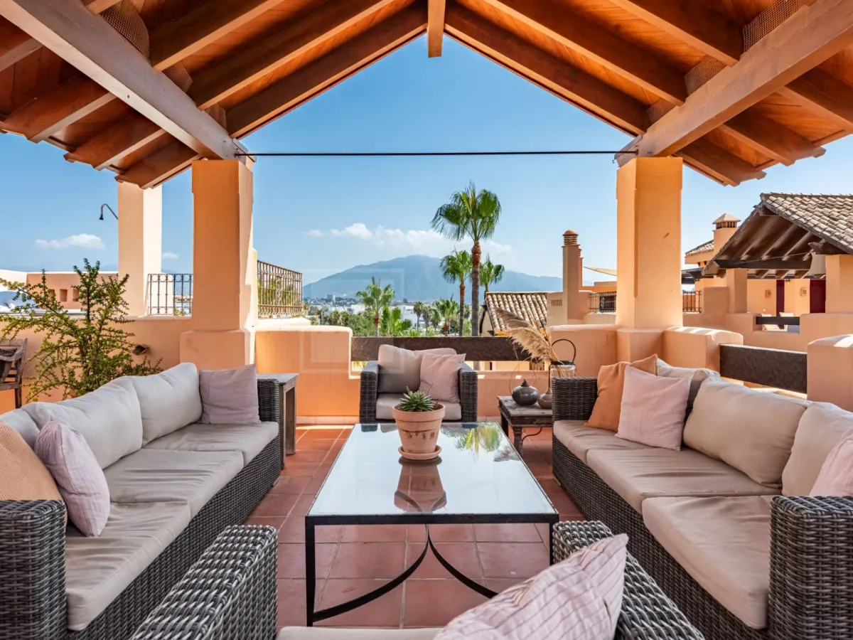 BEACH SIDE PENTHOUSE IN SAN PEDRO DE ALCANTARA