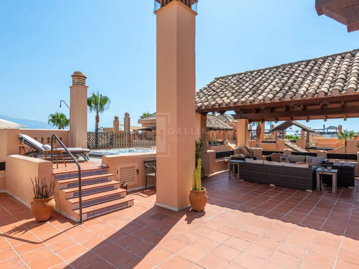 BEACH SIDE PENTHOUSE IN SAN PEDRO DE ALCANTARA