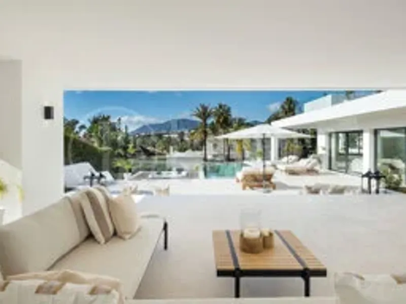 Villa Julia – Contemporary Newly Built Luxury Villa