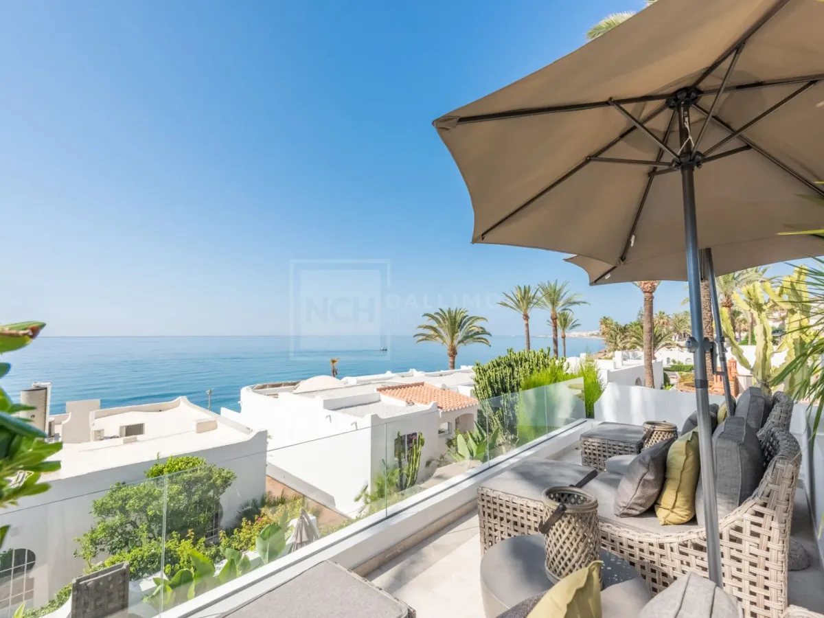 FRONT LINE BEACH BUNGALOW IN MARBELLA