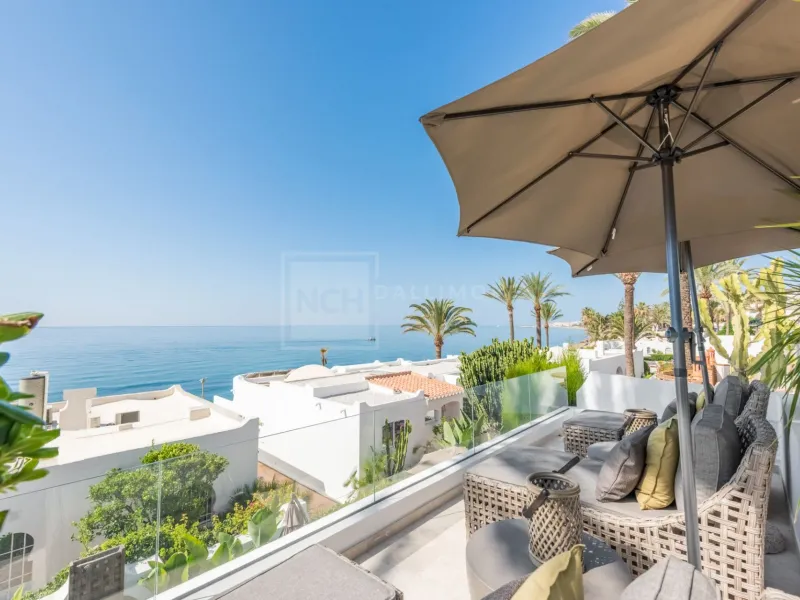 FRONT LINE BEACH BUNGALOW IN MARBELLA