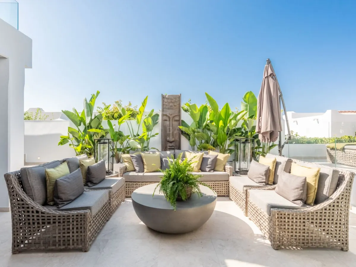 FRONT LINE BEACH BUNGALOW IN MARBELLA