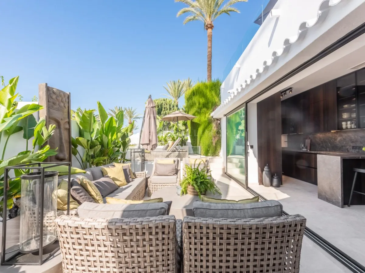 FRONT LINE BEACH BUNGALOW IN MARBELLA